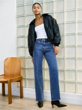 Abercrombie Curve Love HR 90s Relaxed Jean in Medium Blue Wash- 28 / 6 SHORT